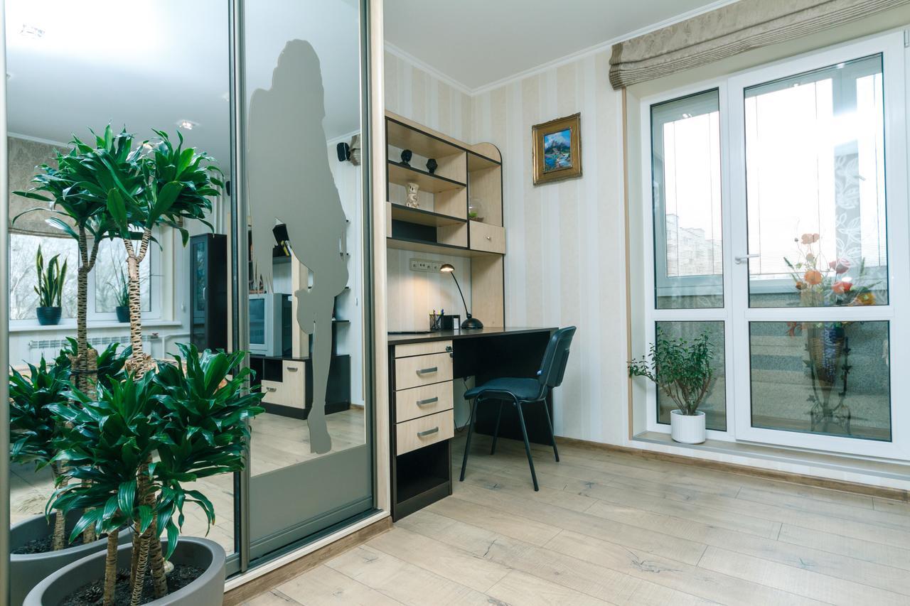 Apartment On Sevastopolska Square Kiev Buitenkant foto
